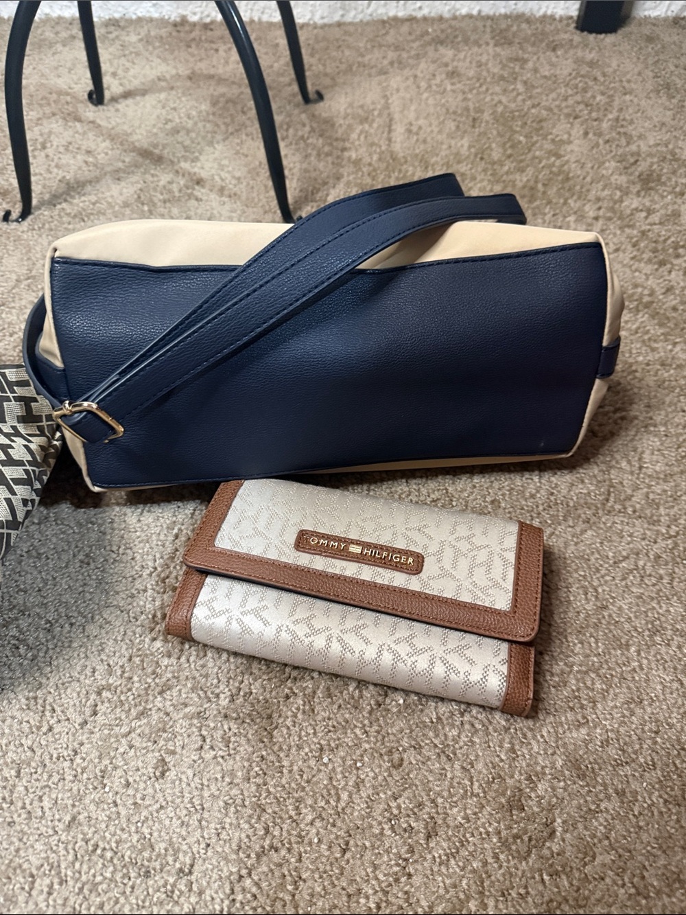 Tommy Hilfiger Shoulder Bags & Wallet Bundle - Picture 5 of 9